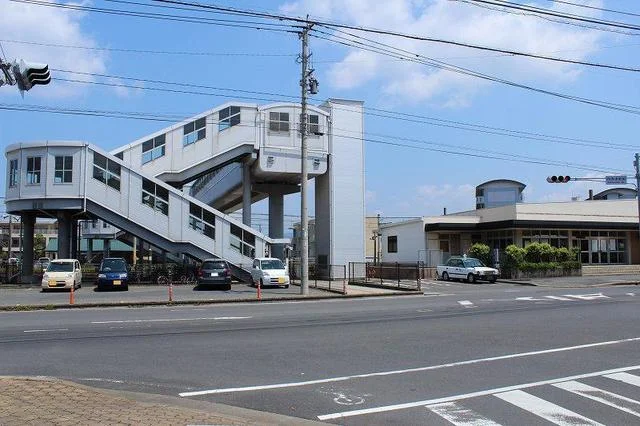 西唐津駅まで1900m