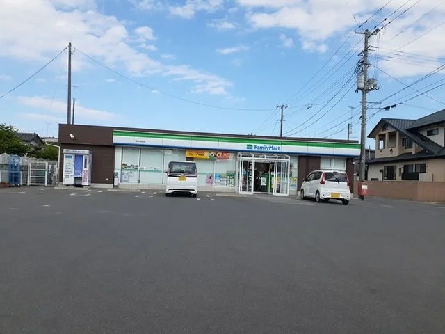 ファミリーマート原町南町店まで300m