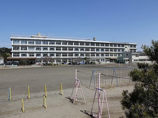 浜松市立和地小学校まで2000m