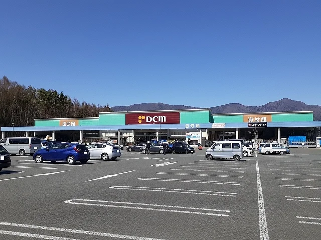 DCM河口湖店まで2100m