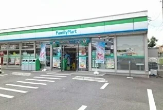 ファミリーマートまで340m