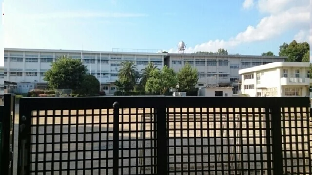 平尾小学校まで1400m