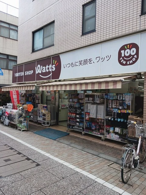 100円ショップ　Wattsまで190m