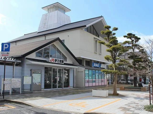 伊万里駅まで1900m