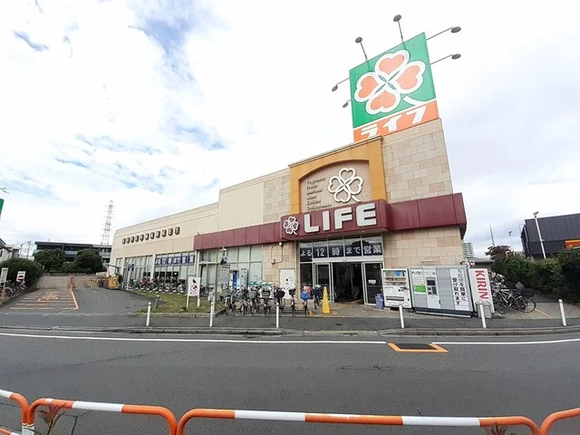 ライフ扇大橋駅前店まで604m