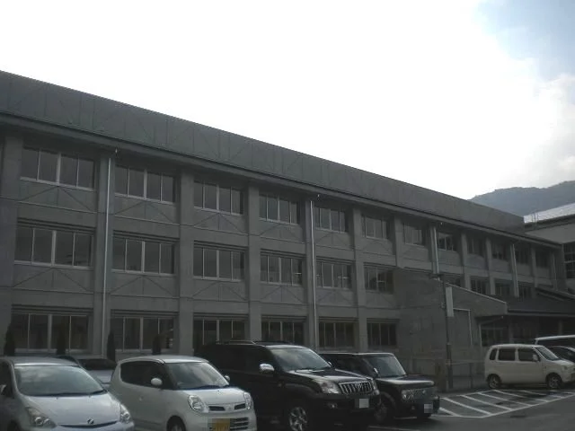 貞光中学校まで1900m