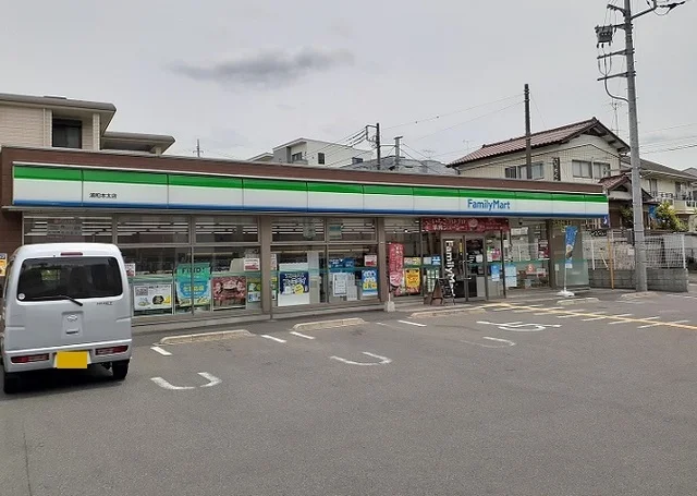 ファミリーマート 浦和本太店まで51m