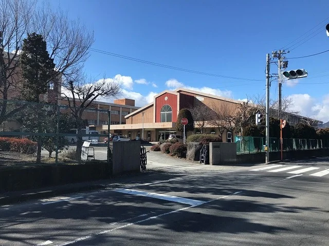 南小学校まで600m