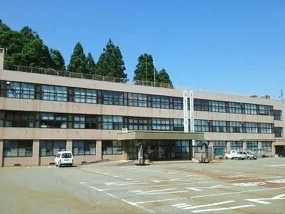 長岡市役所　与板支所まで740m