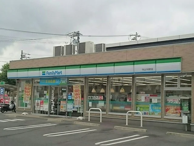 ファミリーマートまで650m