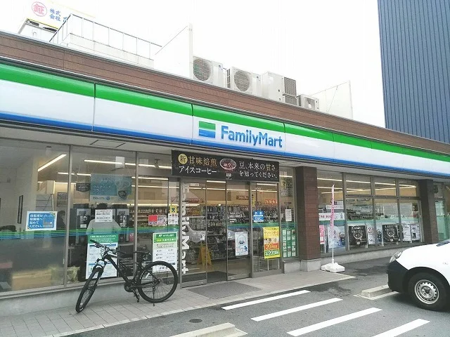 ファミリーマートまで15m