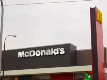 マクドナルドまで500m