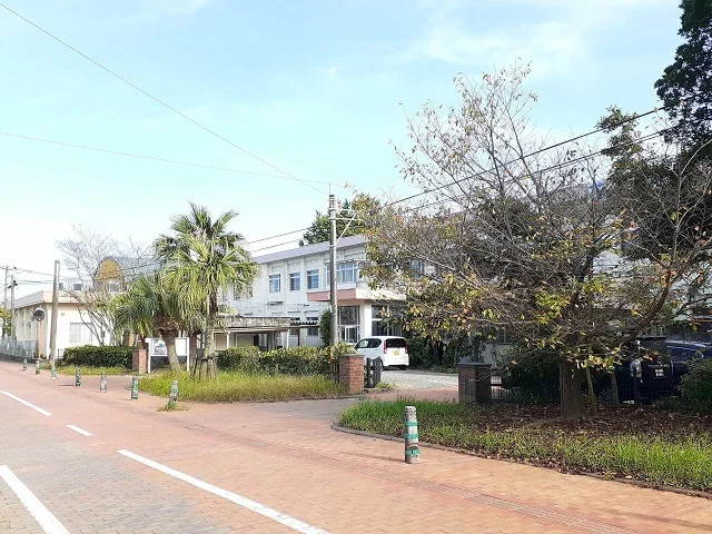 宮崎市立木花小学校まで300m