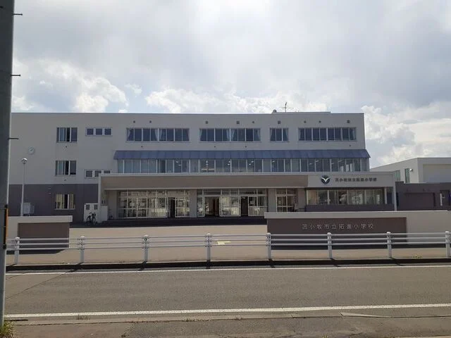 拓進小学校まで350m