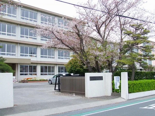 芳川小学校まで140m