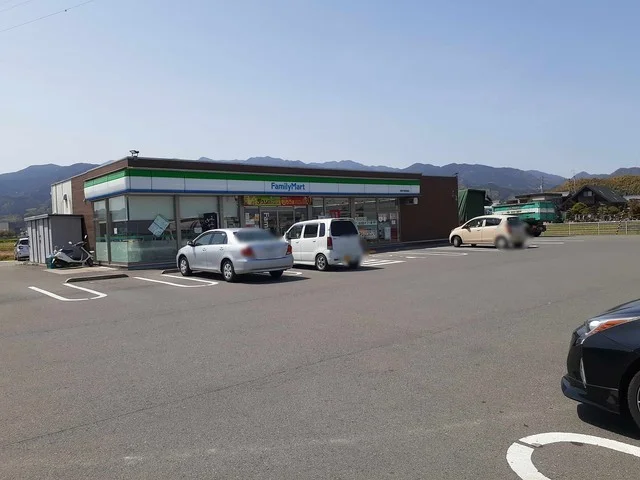 ファミリーマート丹原徳能店様まで1300m