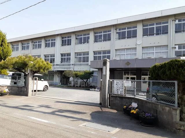 木之子小学校まで1100m