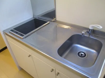 お手入れしやすい電気コンロ付き。