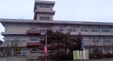福島市立岡山小学校まで1300m
