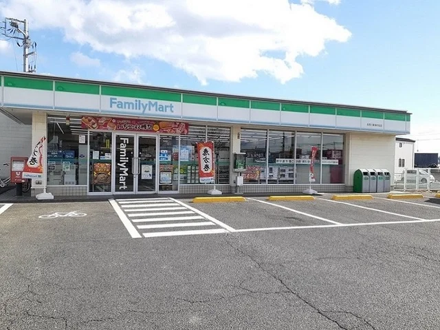 ファミリーマート加茂川東海店まで550m