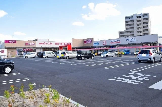 マックスバリュ左京山店まで1000m