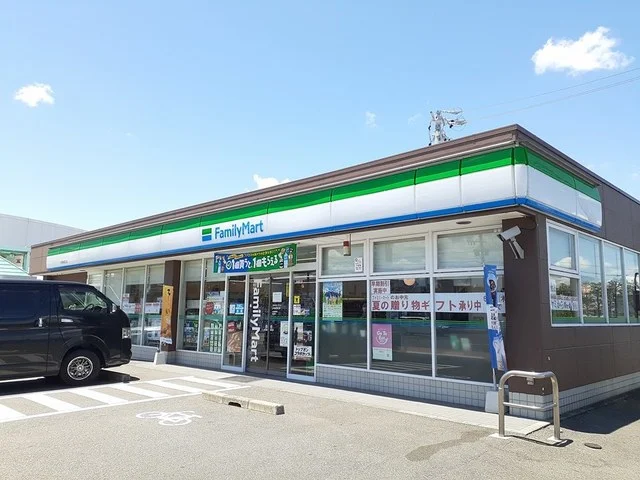 ファミリーマート　小牧味岡口店まで500m