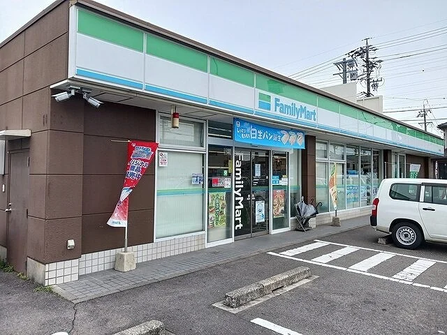 ファミリーマート  新町店まで350m