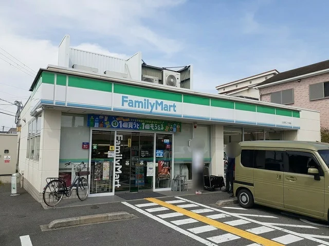 ファミリーマート様まで262m