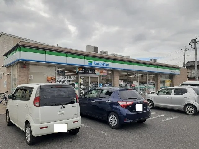 ファミリーマートさんまで500m