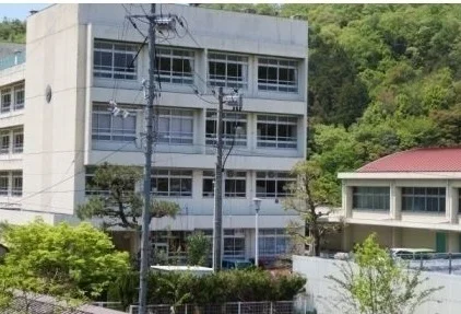 狩小川小学校まで1000m