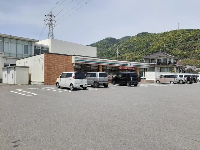 セブンイレブン 日出佐尾店まで750m