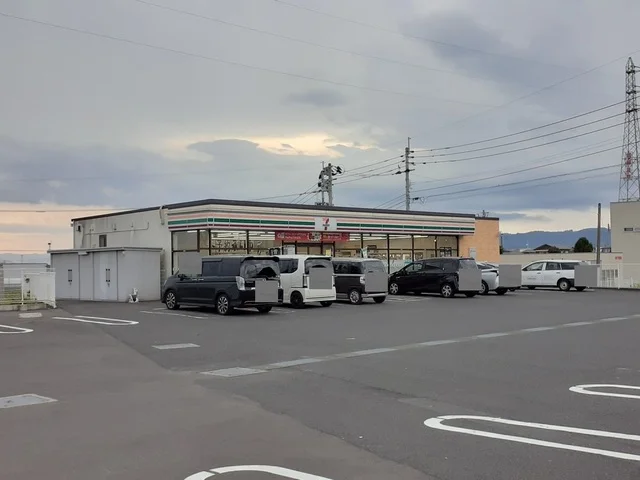 セブンイレブン国分湊店まで1100m