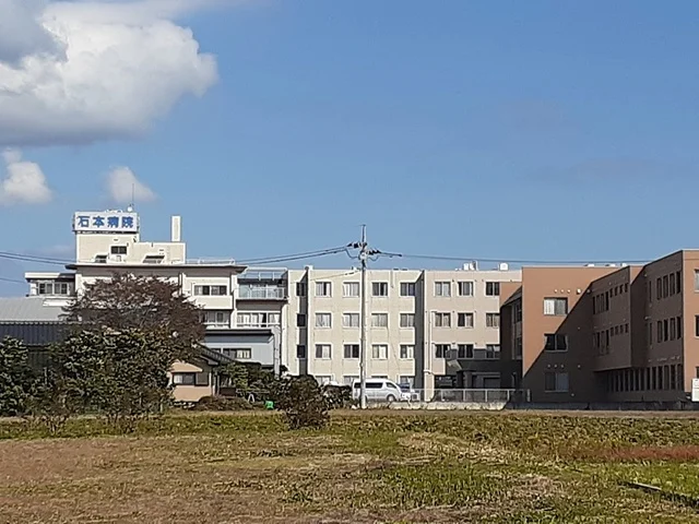 石本病院まで399m
