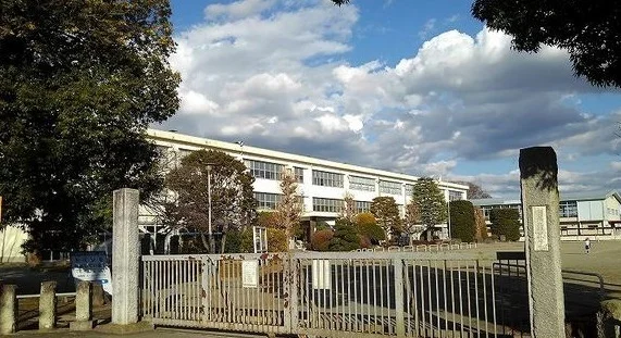 石岡市立府中小学校まで1100m