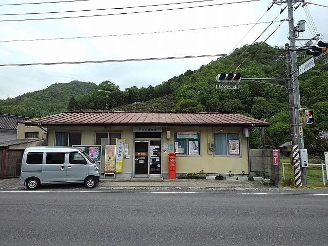 上川辺郵便局まで500m