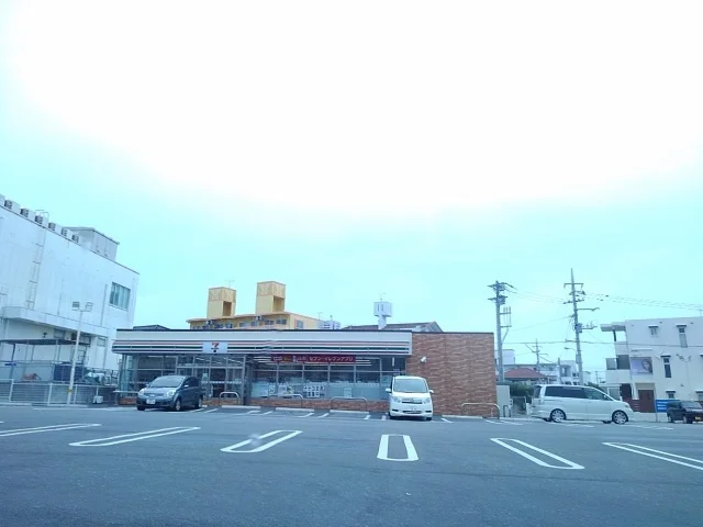セブンイレブン沖縄美里店まで350m