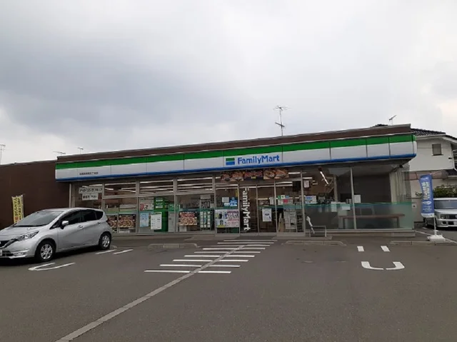 ファミリーマート原宿５丁目店まで600m