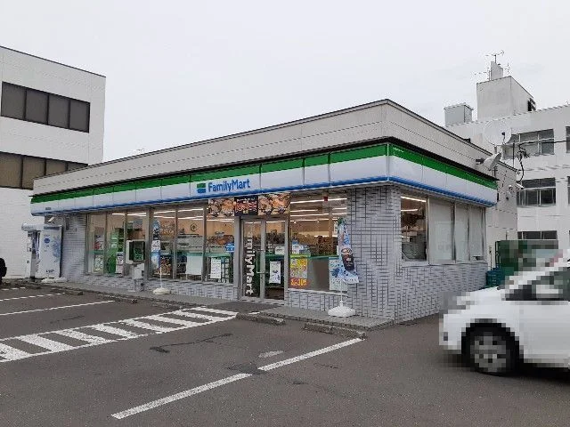 ファミリーマート恵庭店まで450m