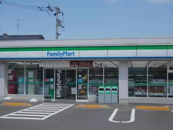 ファミリーマートまで120m