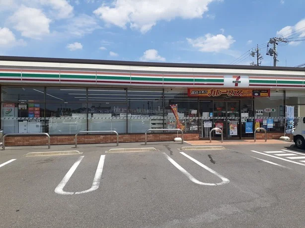 セブンイレブン 岐阜東うずら店まで240m