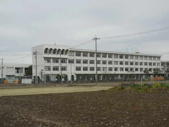 岩倉市立曽野小学校まで500m