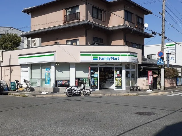 ファミリーマート大名屋京都北店まで84m
