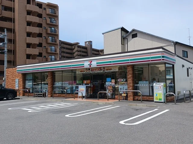 セブンイレブン中央１丁目店様まで350m
