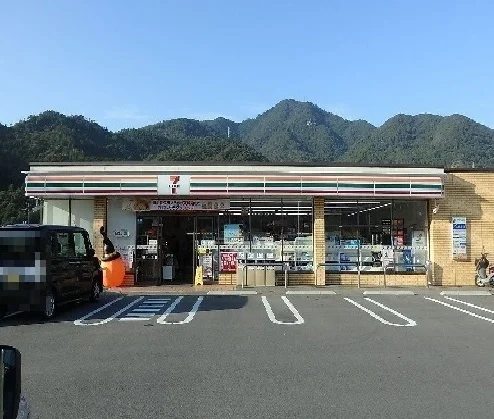 セブンイレブン　上深川町店まで290m