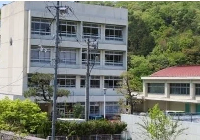狩小川小学校まで1400m