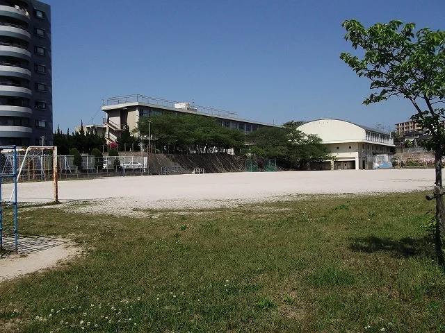 中間東小学校まで950m