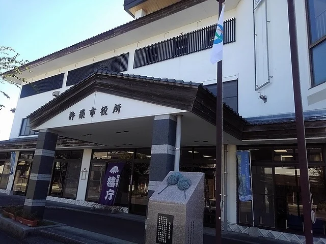 杵築市役所まで910m