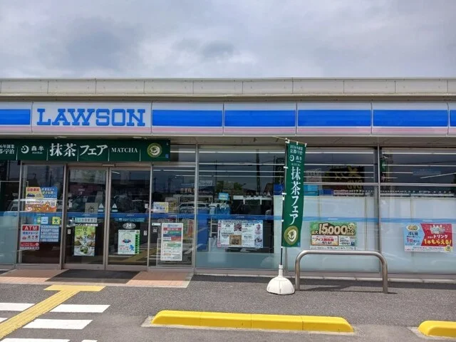 ローソン上里七本木西店まで860m