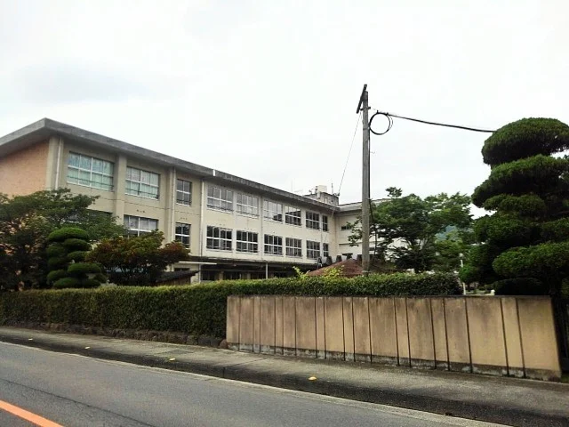 三豊市立比地小学校まで500m