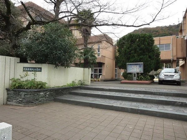 新町小学校まで900m